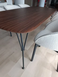 Tavolo sagomato Viscount of wood Kartell scontato del 20%