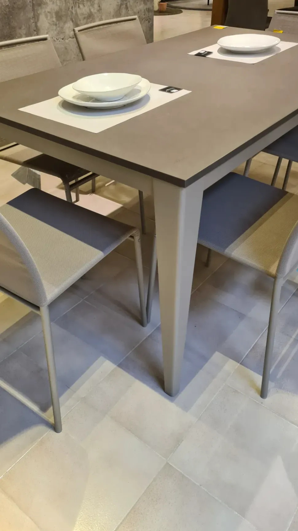 Tavolo Tavolo + sedie Ingenia in OFFERTA OUTLET -37%